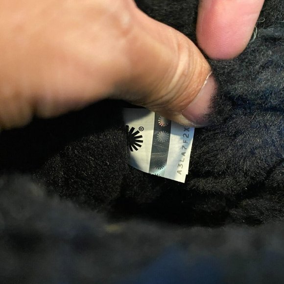 NEW UGG WOMEN'S MINI METALIC SHIMMER BAILEY BOW BLACK SILVER SUEDE BOOTS - Picture 7 of 10